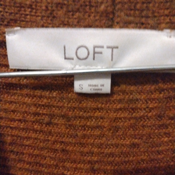 Women's sweater in tan size small Loft brand - Picture 2 of 5